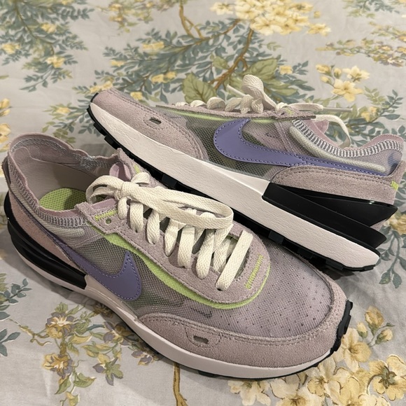 Women’s Nike Waffle One - Picture 2 of 4